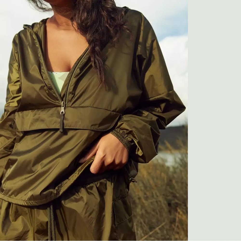 Aerie OFFLINE Shine Windbreaker, Olive Green size M